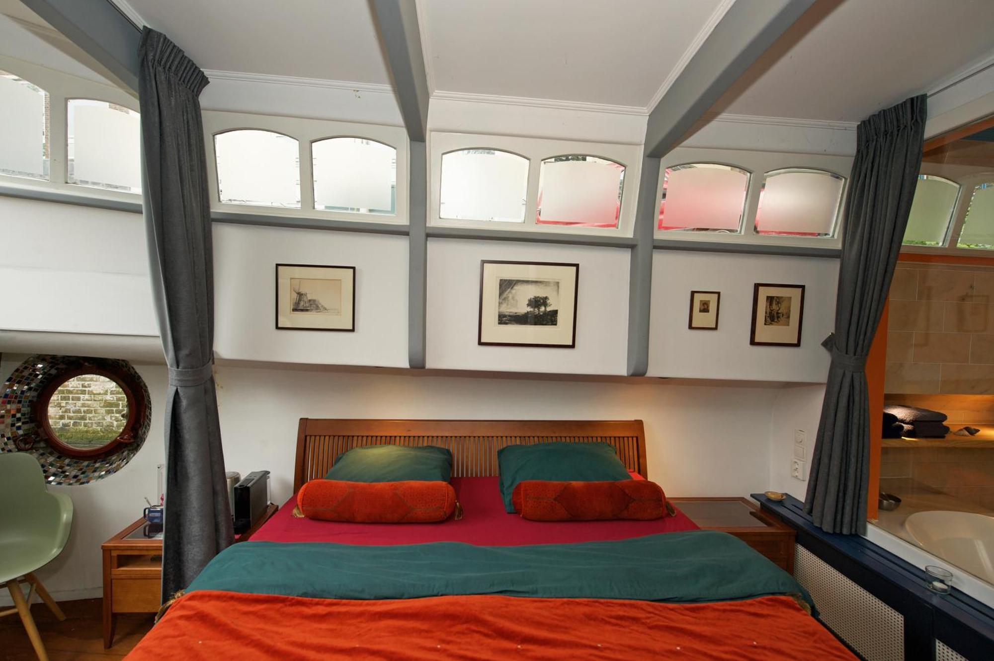 Amsterdam Center - Houseboat B&B By Captain Ricard المظهر الخارجي الصورة